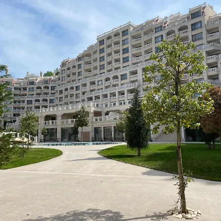 Deluxe South Bay Варна