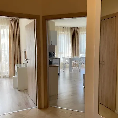 Deluxe South Bay Апартамент